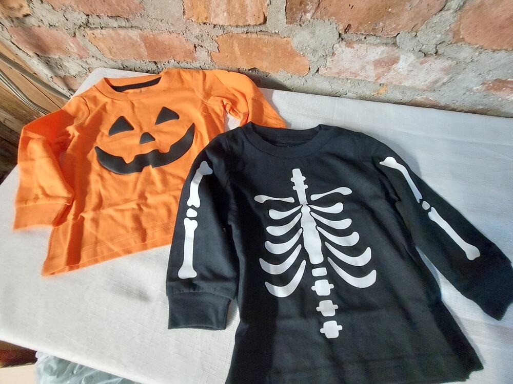 Simple Joys Carters Baby 6-9 months Shirts Halloween Pumpkin Skeleton 2 Pack